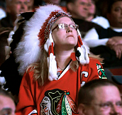 Руководство «Чикаго» запретило своим болельщикам носить «индейские» головные уборы на домашних играх
