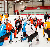 Клубам НХЛ разрешили открыть тренировочные центры в начале июня