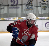 Тренировка на замерзшем озере: Валерий Жидков показал свое хоккейное мастерство (видео)