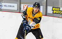 Назар Собко забросил дебютную шайбу во взрослом хоккее (видео)
