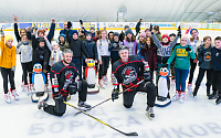 Благотворители организовали бесплатное катание на льду Mariupol Ice Center для тысячи детей