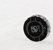 НХЛ заменит отслеживающие шайбы на обычные