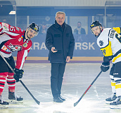 Сергей Бубка сделал торжественное вбрасывание на первом матче в истории хоккейной Суперлиги Париматч
