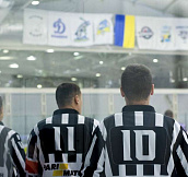 Судьи Украинской хоккейной лиги обзавелись новой формой