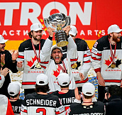 Канада впервые в истории хоккея выиграла ЧМ, ЮЧМ и женский ЧМ за один год