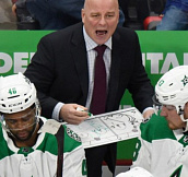 Клуб НХЛ уволил тренера из-за расхождения во взглядах на моральные ценности