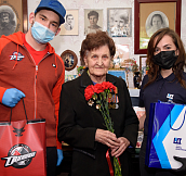  Хоккейный клуб «Донбасс» поздравил ветеранов Донетчины с Днем Победы